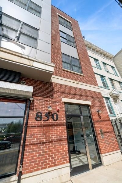 850 NEWARK AVE
