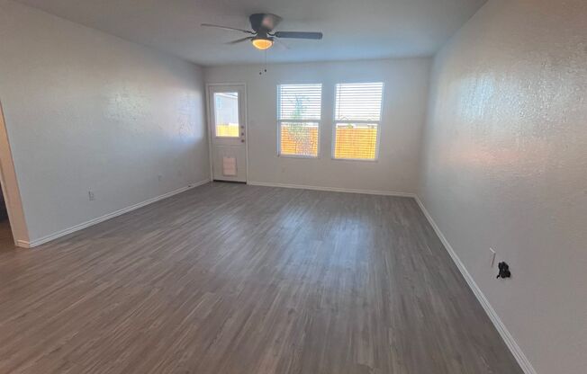 Relaxing Pet Friendly Home with pet door to backyard - Includes Washer/Dryer & Full Appliance Package