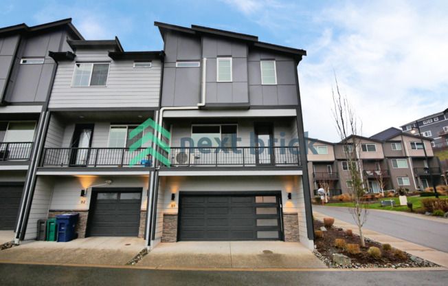 3 Beds and 2.5 Bath Luxury Townhome is Available for Rent!