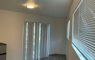 Studio, 1 bath, 130 sqft, $885, Unit 211