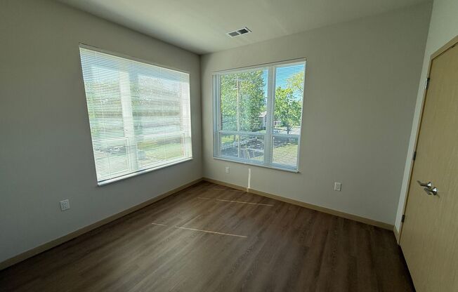 2 beds, 1 bath, 929 sqft, $1,975, Unit #214