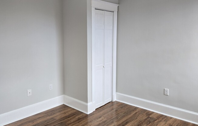 2 beds, 1 bath, $3,100, Unit 17