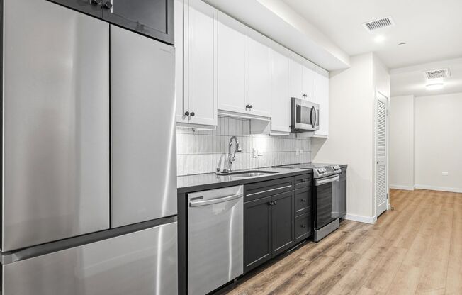 Studio, 1 bath, 828 sqft, $2,775, Unit 105