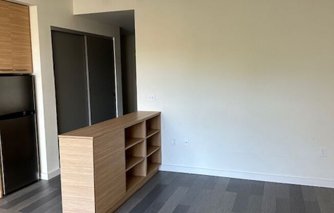 Studio, 1 bath, 432 sqft, $1,299, Unit 209