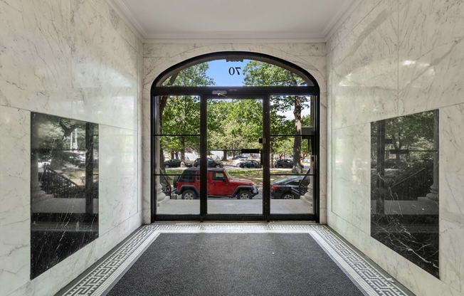 1 bed, 1 bath, 595 sqft, $2,900, Unit 43