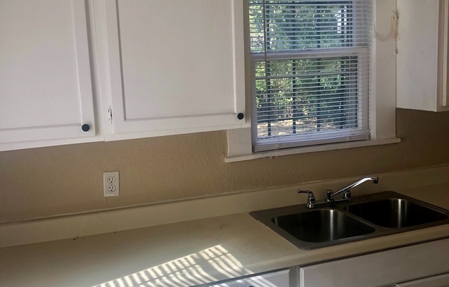 Two bedroom One Bathroom Single-family home 76105