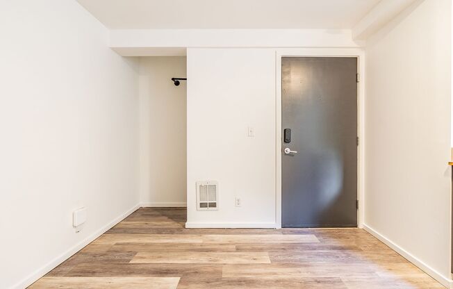 Studio, 1 bath, 220 sqft, $829, Unit 8F
