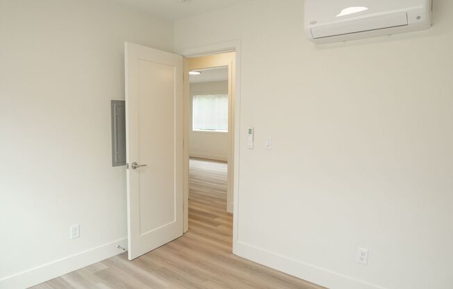 2 beds, 1 bath, 870 sqft, $2,100, Unit 57-7