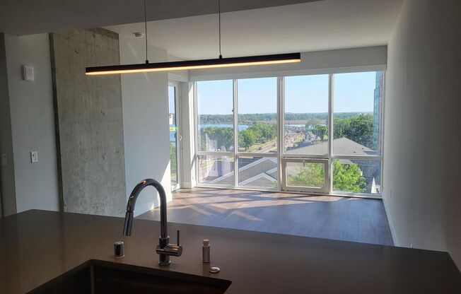 1 bed, 1 bath, 808 sqft, $2,590, Unit #724