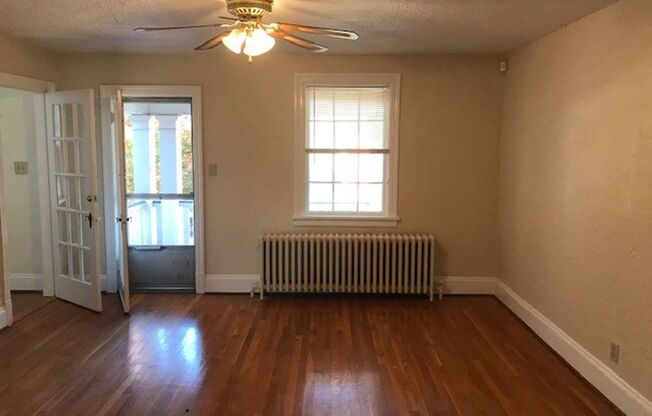 2 beds, 1 bath, $1,850, Unit 2