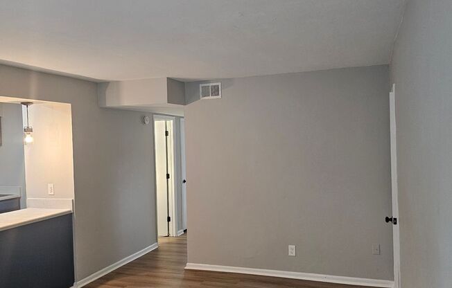 2 beds, 1 bath, $1,500, Unit 1535 Johnstons unit 401