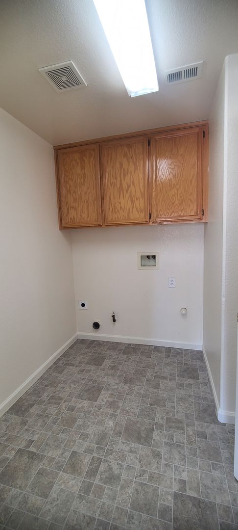 3 beds, 2 baths, $2,595