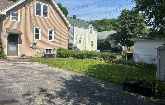 306 N 71st St lower