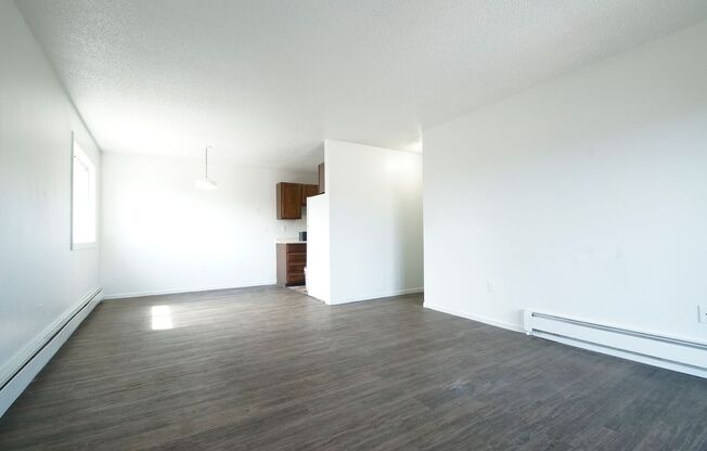 2 beds, 1 bath, $850, Unit 2707 Hawken Street #23