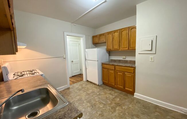 1 bed, 1 bath, 561 sqft, $1,300, Unit 39C2