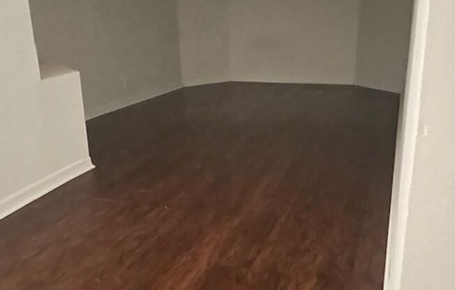 Studio, 1 bath, 750 sqft, $1,150, Unit 11