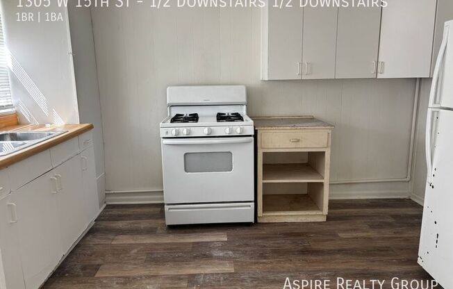 1305 W 15 ST
