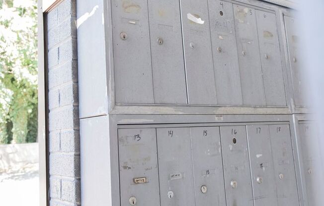 2 beds, 1 bath, 740 sqft, $1,525, Unit 16