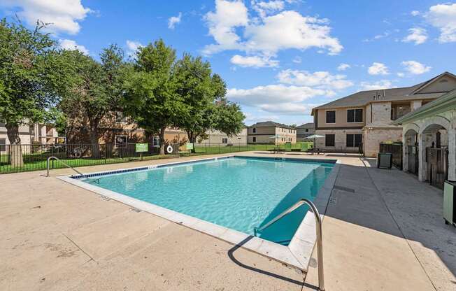 Austin, TX Apartments – Huntington Meadows– resort style pool