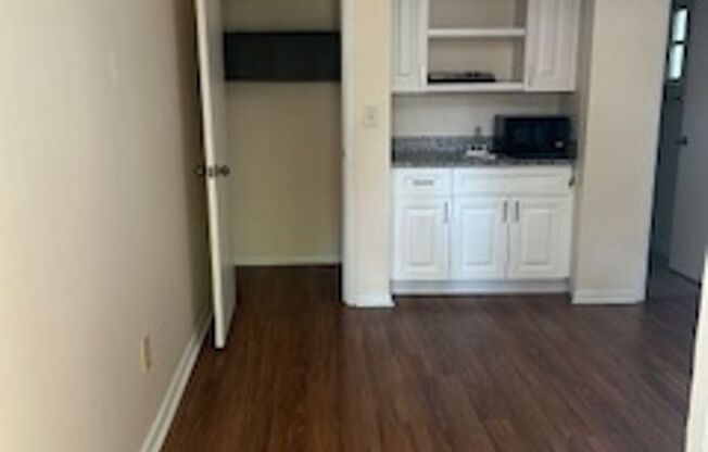 1 bed, 1 bath, $900