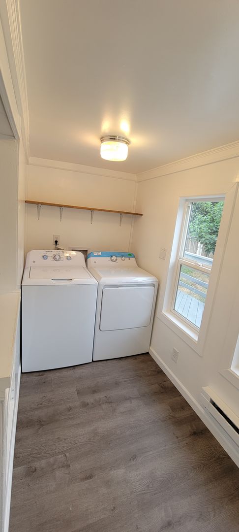 2 beds, 1 bath, $2,300