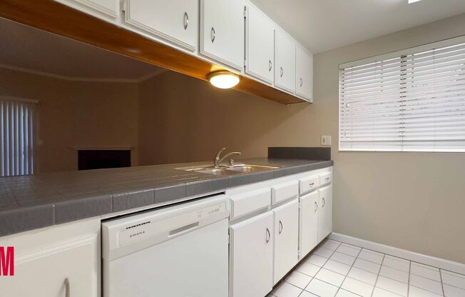 2 beds, 1.5 baths, $3,195, Unit 2