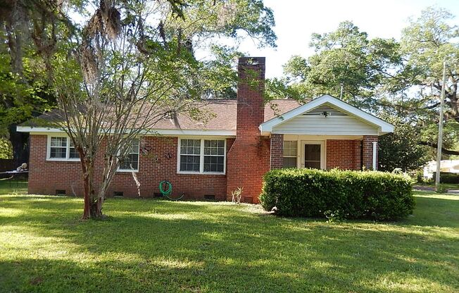 GORGEOUS 3/1 w/ Large Yard, Wood Floors, Office, & Washer/Dryer! Great NW Location Avail November 1st for $1425/month!