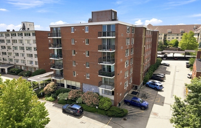 20 HAMMOND POND PKWY