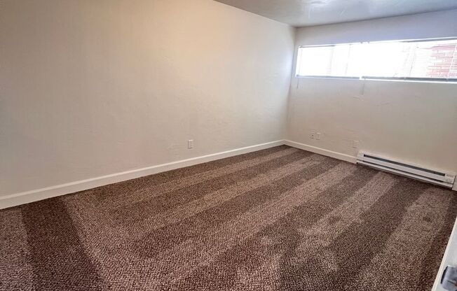 2 beds, 1 bath, $1,100, Unit 601 S. Division #14