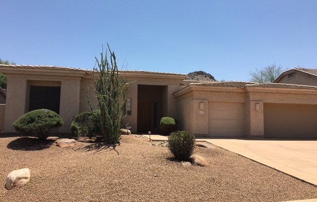 2627 E ACOMA DR