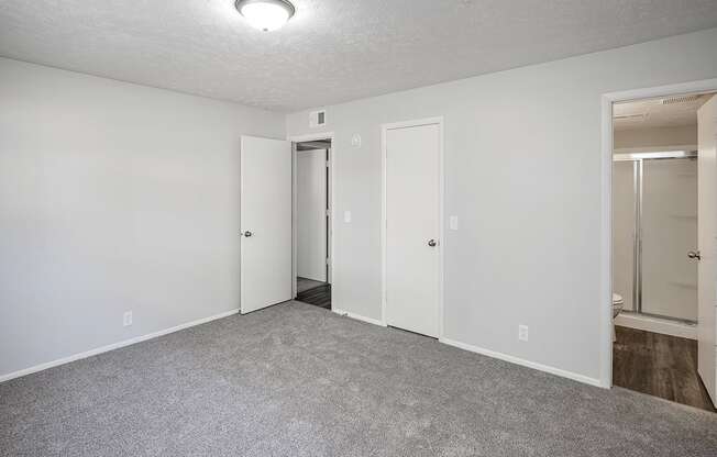 Renovated apartment homes at Old Mill in Omaha, NE