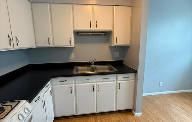 2 beds, 1 bath, 850 sqft, $1,550, Unit 105HS
