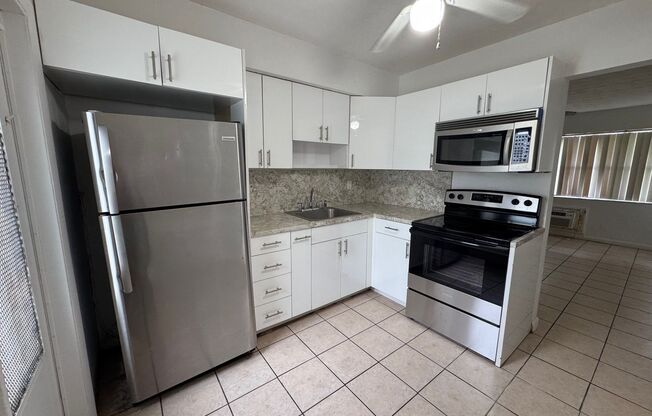 606 SW 8 ST