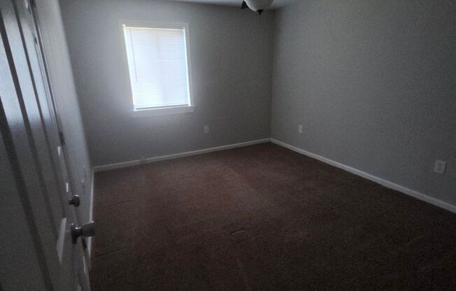 2 beds, 1 bath, 750 sqft, $925, Unit 03