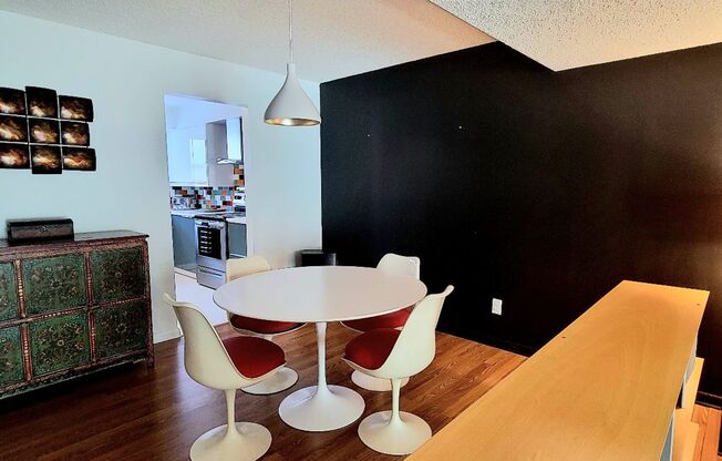 2 beds, 1.5 baths, $1,900