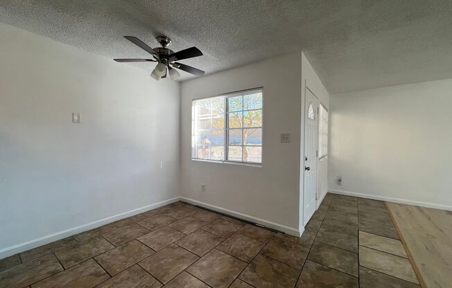 2 beds, 1 bath, 800 sqft, $1,075, Unit # 2