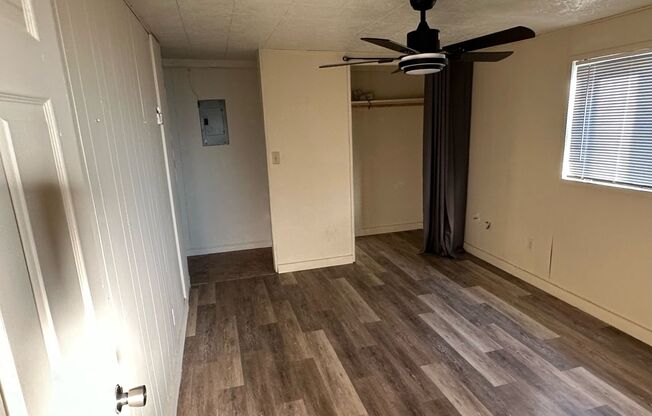 1 bed, 1 bath, 500 sqft, $900, Unit B