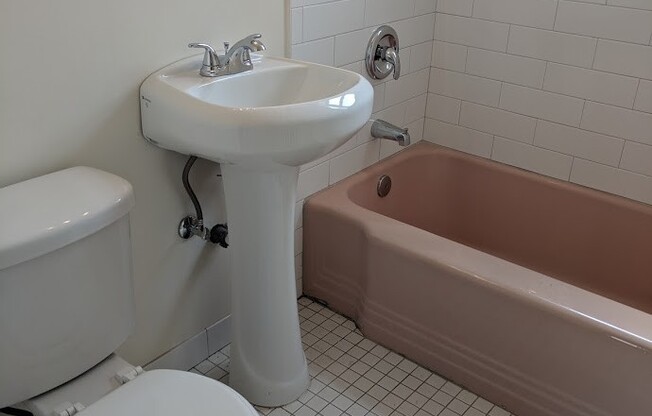 2 beds, 1 bath, $1,795, Unit 411C