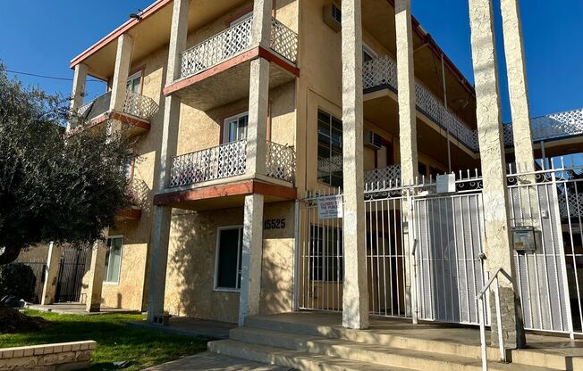 15525 Nordhoff St