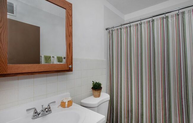 1 bed, 1 bath, 650 sqft, $675, Unit 3540 N Main Street Apt 2
