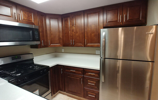 2 beds, 2 baths, 940 sqft, $2,795, Unit 212