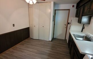 1 bed, 1 bath, 460 sqft, $595, Unit 123