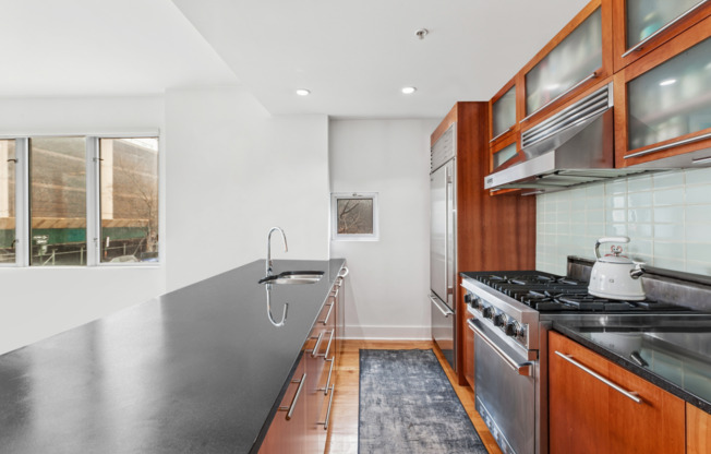 415 LEONARD ST