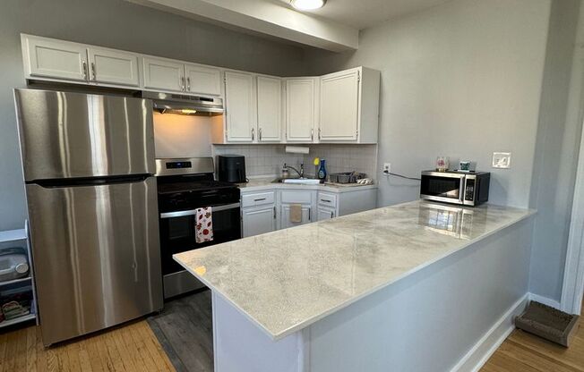 1 bed, 1 bath, 415 sqft, $1,395, Unit 27