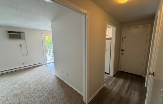 2 beds, 1 bath, 850 sqft, $1,795, Unit Unit 16