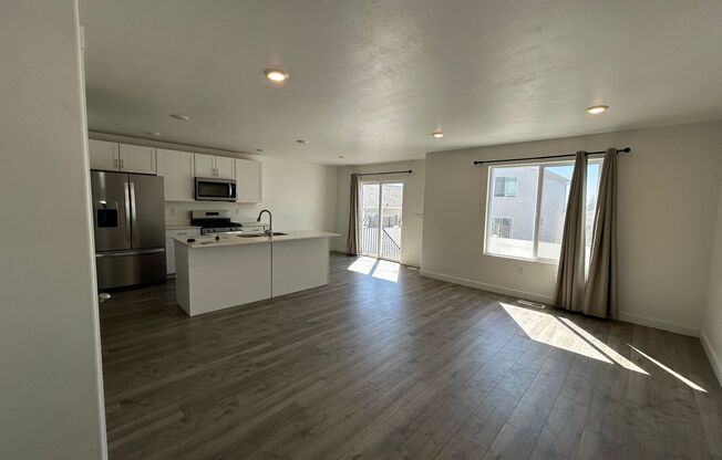 3 Bedroom 2.5 Bathroom Townhouse in Eagle Mountain!