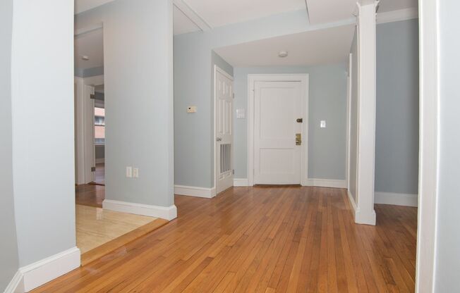 Bright and beautifully renovated 4-bed/1.5 bath in Allston!