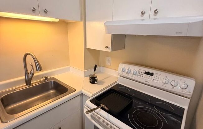 1 bed, 1 bath, 620 sqft, $1,999, Unit E206