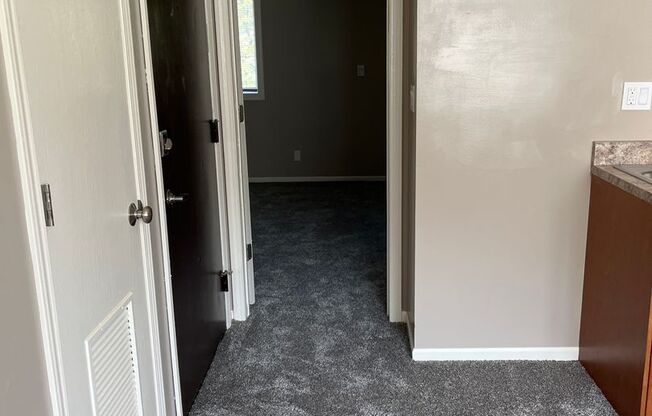 1 bed, 1 bath, 400 sqft, $829, Unit 8506