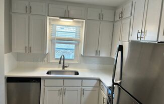 1 bed, 1 bath, $1,095, Unit 3569 Davenport St-Unit 20